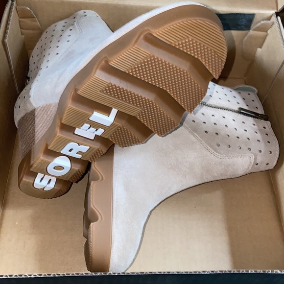 Sorel Joan Uptown bootie stud sandy tan NWT 9 M - Picture 5 of 6